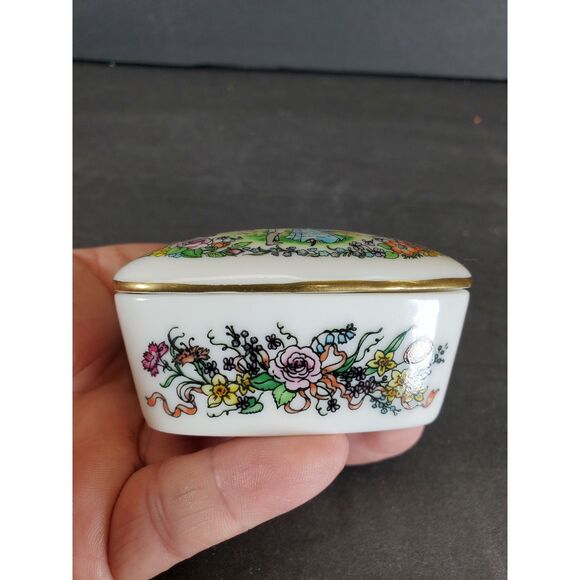 Franklin Porcelain The World’s Most Romantic Love Songs Music Box Set of 5 - Picture 2 of 11